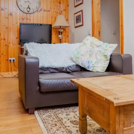2 Bed On The Main Street *