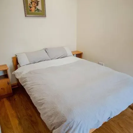 2 Bed On The Main Street شقة