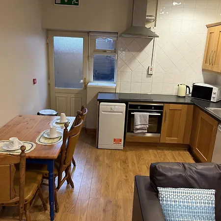 2 Bed On The Main Street *