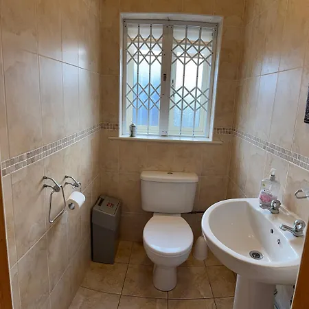 2 Bed On The Main Street Apartment