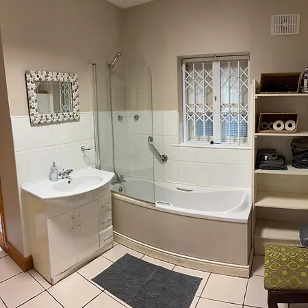 2 Bed On The Main Street *